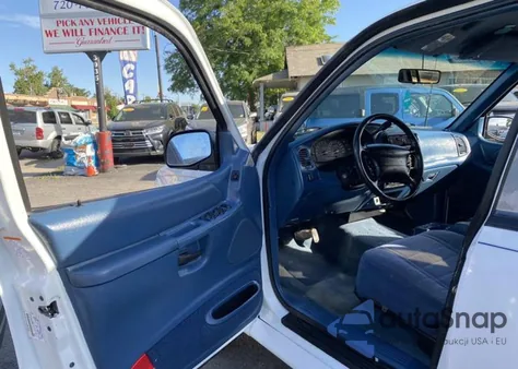 1997 Ford Explorer из США, поврежденный, VIN 1FMDU34X8VZB22571